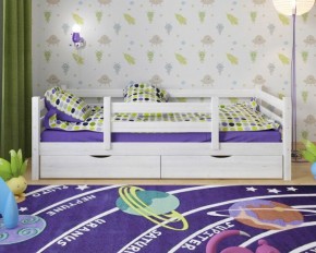Детская кровать из массива березы Соня-5 (Белый/Лак) в Ханты-Мансийске - hanty-mansiysk.mebel-74.com | фото